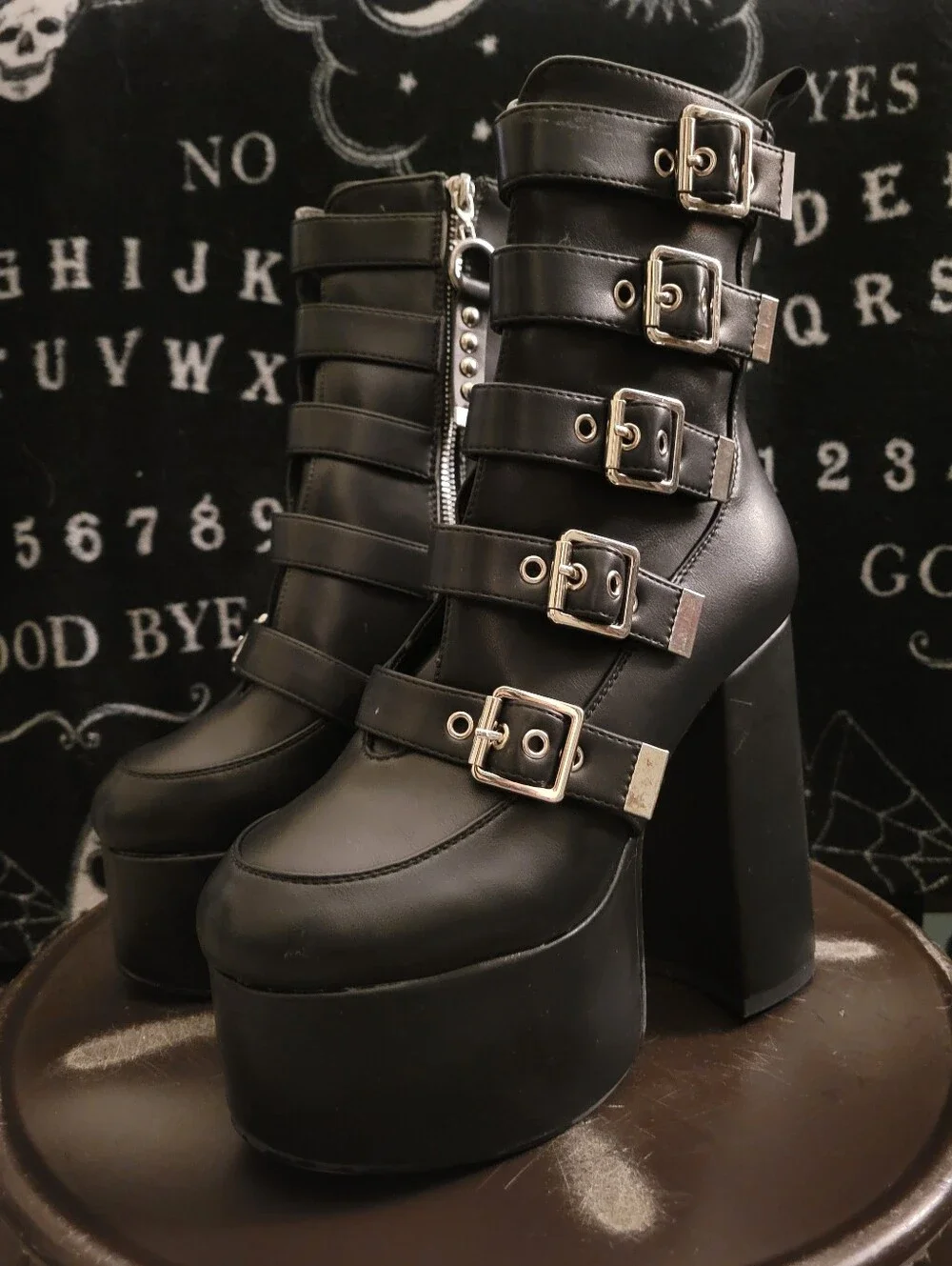 LAMODA 